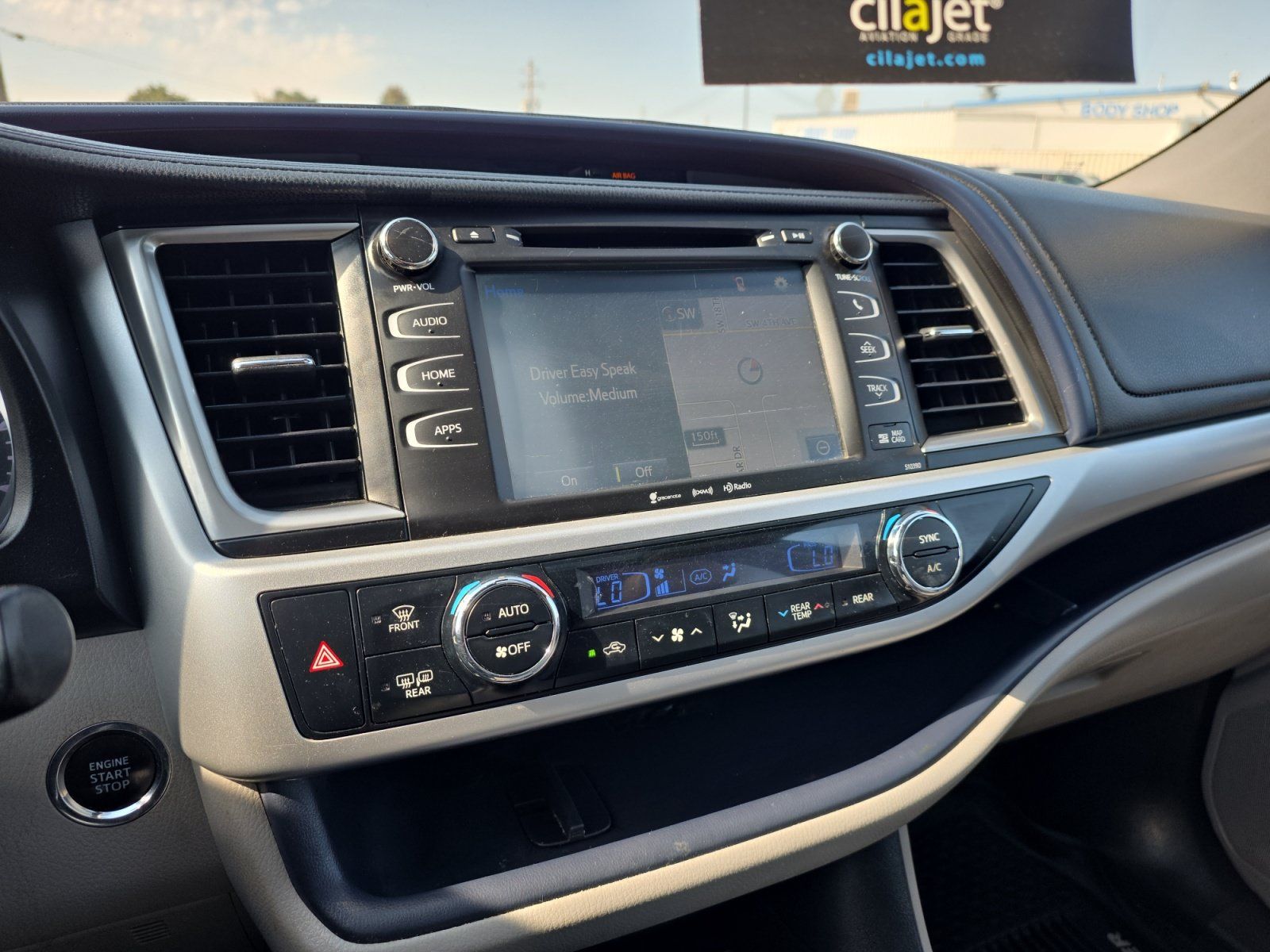Used 2019 Toyota Highlander XLE AWD/4WD image 19