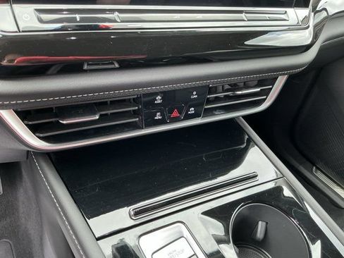 Used 2025 Volkswagen Atlas SE AWD/4WD image 25