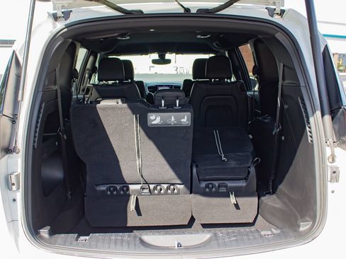 Used 2020 Chrysler Pacifica Touring-L Plus w/ S Appearance Package FWD image 17