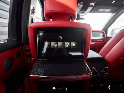 Used 2025 Rolls-Royce Cullinan Black Badge AWD/4WD image 51