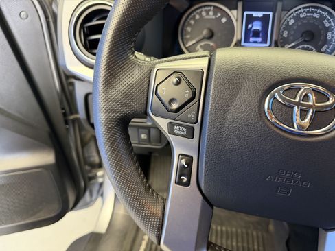Used 2019 Toyota Tacoma SR5 AWD/4WD image 15