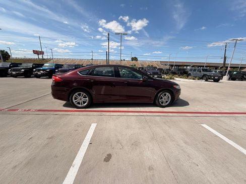 Used 2018 Ford Fusion SE w/ Fusion SE Technology Package image 1