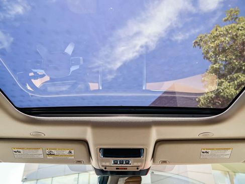 New 2026 Land Rover Discovery Limited Edition AWD/4WD image 16
