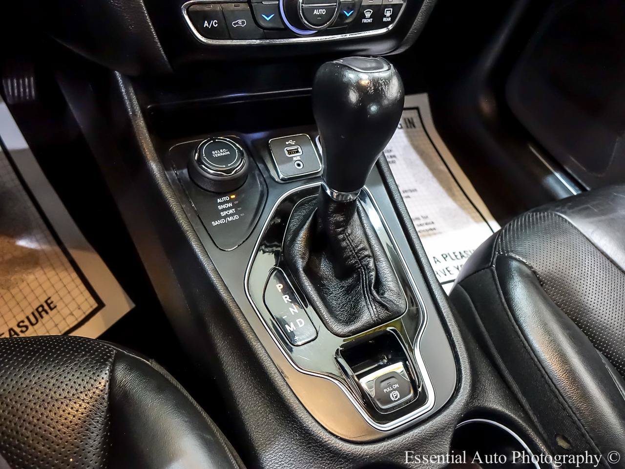 Used 2019 Jeep Cherokee Limited AWD/4WD image 24