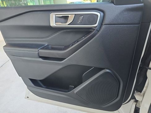 Used 2020 Ford Explorer XLT w/ Equipment Group 202A image 12
