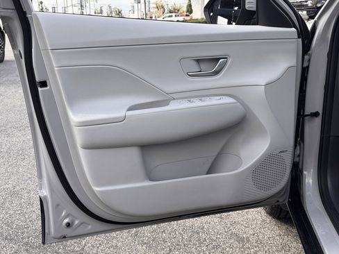 Used 2024 Hyundai Kona Limited image 16