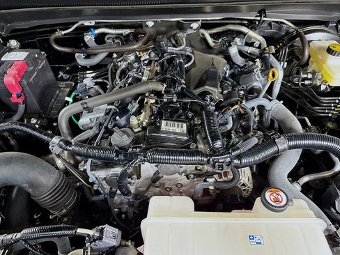 Certified 2025 Toyota Tacoma TRD Sport AWD/4WD image 33