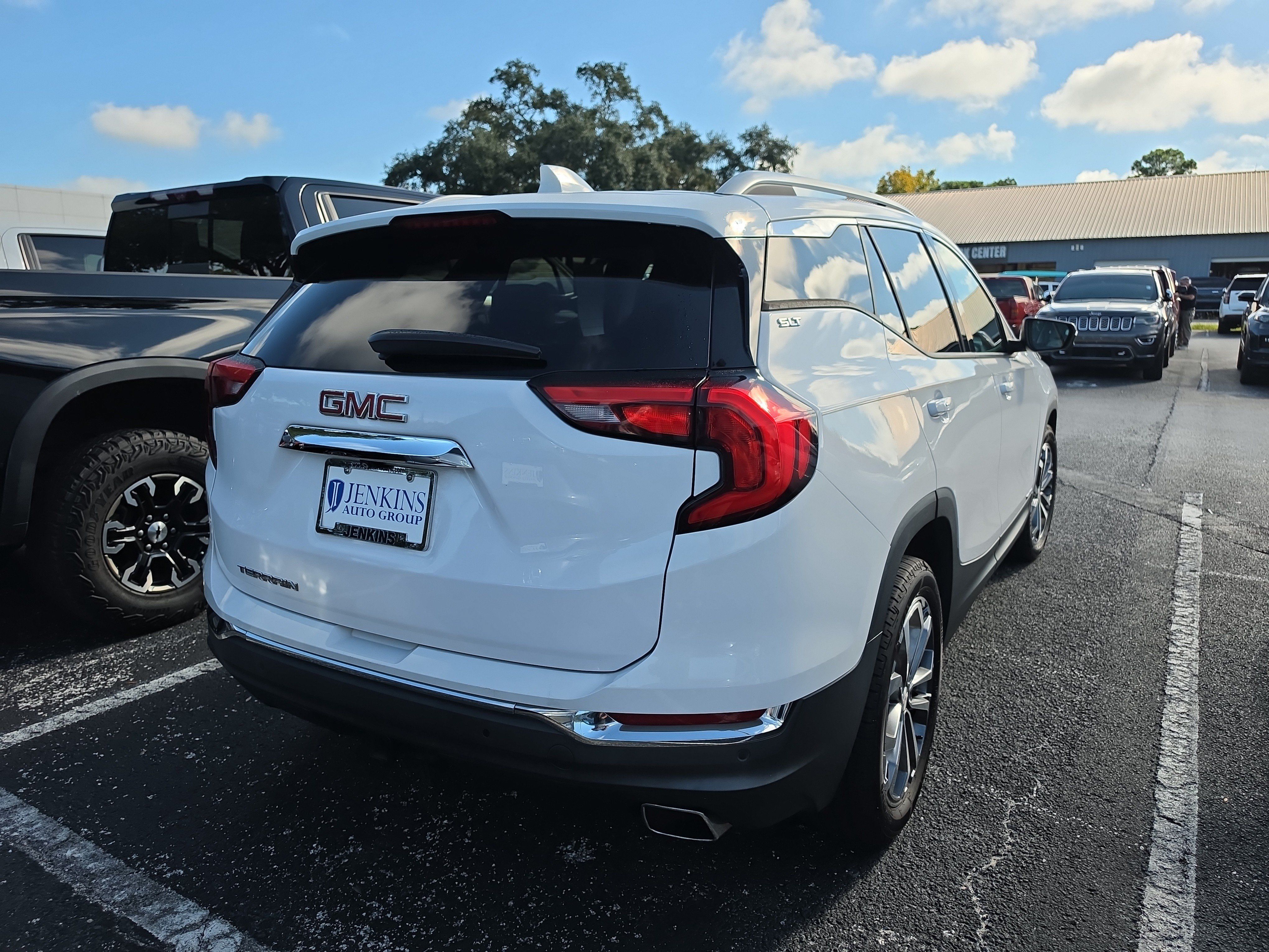 Used 2019 GMC Terrain SLT w/ Preferred Package FWD image 4