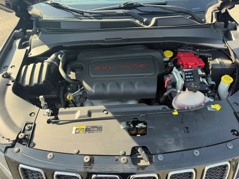 Used 2019 Jeep Compass Latitude w/ Cold Weather Group AWD/4WD image 23