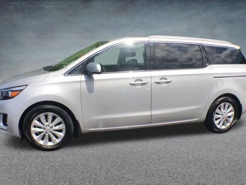 Used 2018 Kia Sedona EX image 10