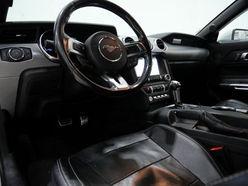 Used 2019 Ford Mustang Premium image 13