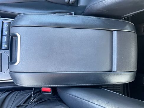 Used 2022 Toyota Highlander XLE AWD/4WD image 17