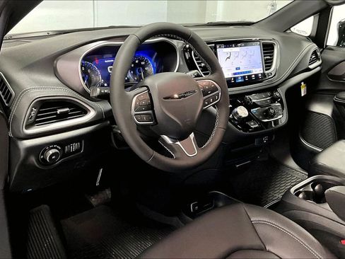 New 2026 Chrysler Pacifica Select image 20
