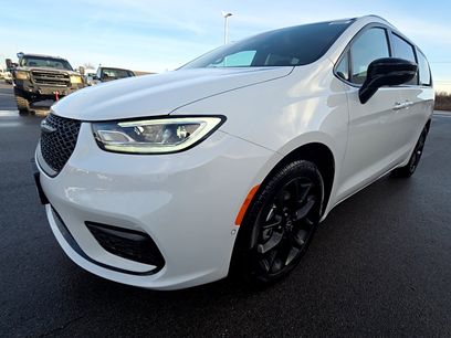 New 2026 Chrysler Pacifica Limited