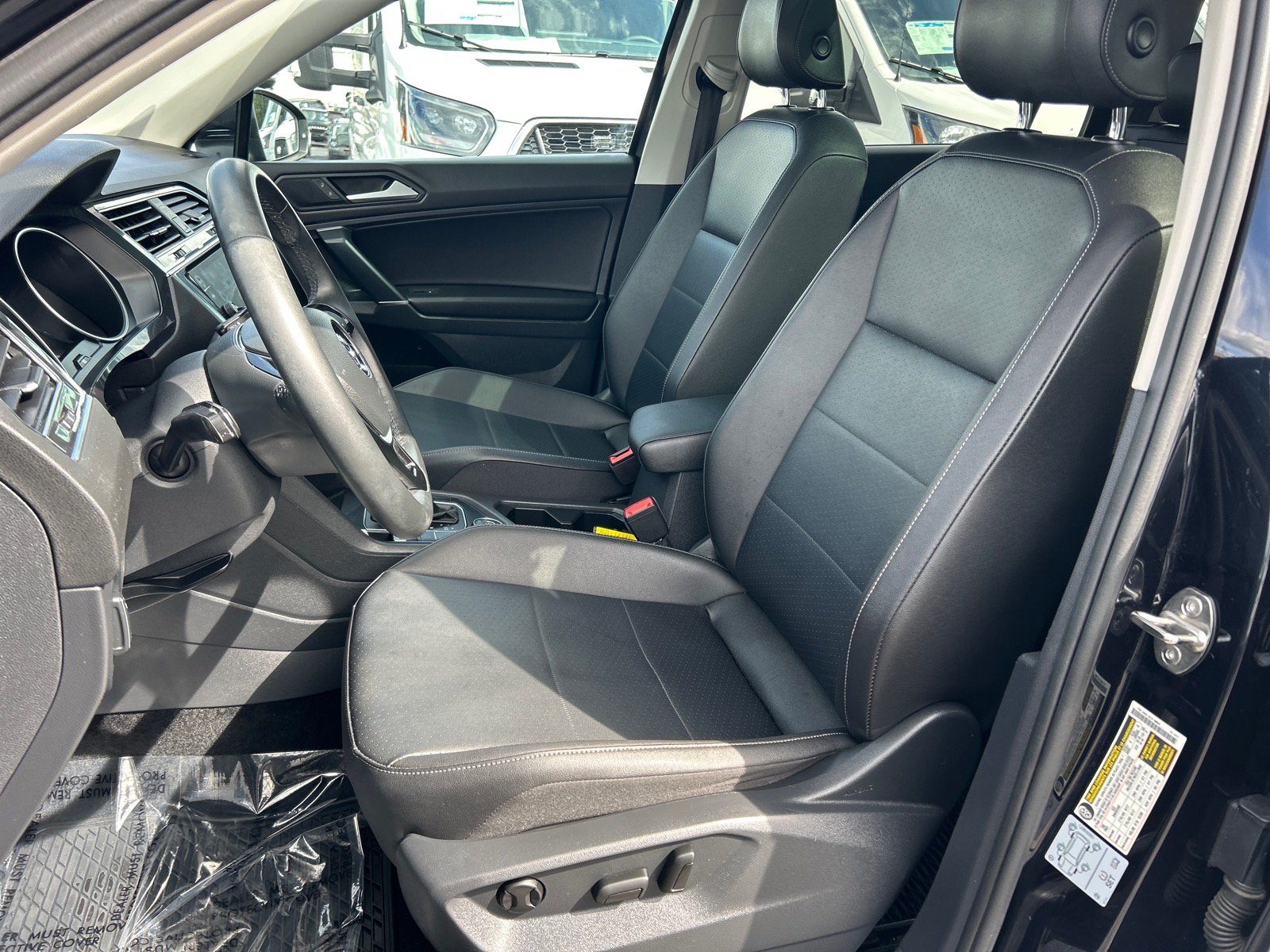 Used 2020 Volkswagen Tiguan SE w/ Panoramic Sunroof Package AWD/4WD image 8
