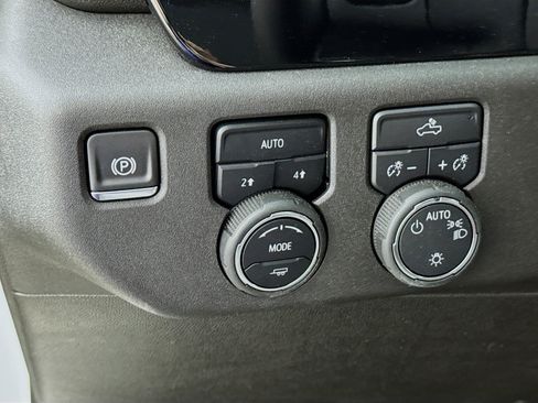 Used 2025 Chevrolet Silverado 1500 LT AWD/4WD image 11