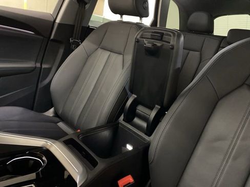 Used 2025 Audi Q5 Premium w/ Convenience Package image 60