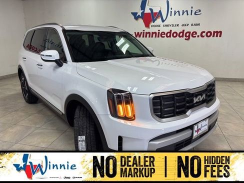 Used 2024 Kia Telluride S FWD image 1