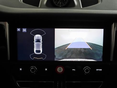 Used 2025 Porsche Macan image 24