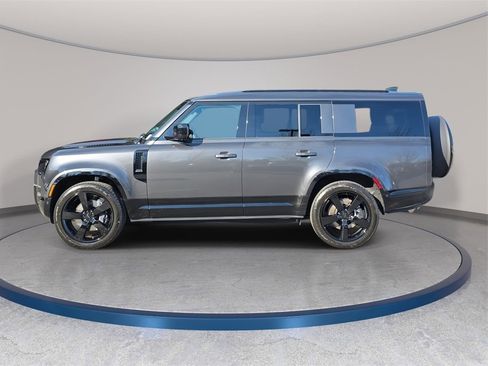 New 2026 Land Rover Defender 130 X-Dynamic SE image 8