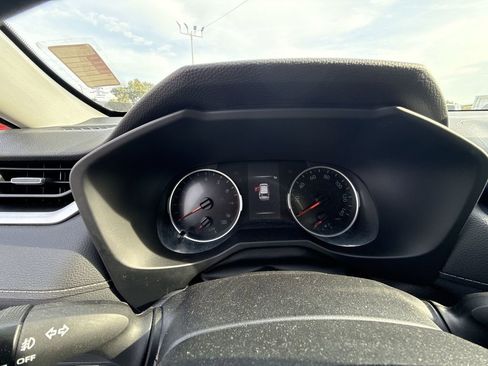 Used 2022 Toyota RAV4 XLE Premium image 10