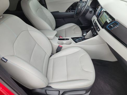 Used 2018 Kia Niro Touring FWD image 14