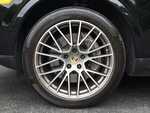 Used 2023 Porsche Cayenne Platinum Edition image 65