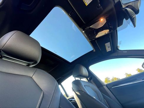 Used 2022 BMW 530i xDrive w/ Premium Package image 25