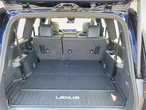 Used 2026 Lexus GX 550 w/ Accessory Package (2T) AWD/4WD image 19