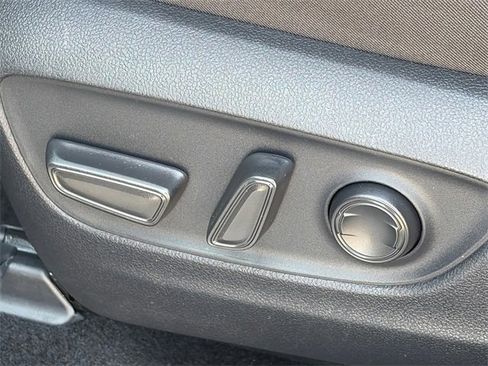 Used 2025 Toyota RAV4 XLE image 20