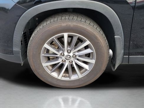 Used 2019 Toyota Highlander XLE image 28