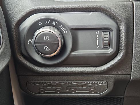 New 2025 Jeep Gladiator Sport image 17