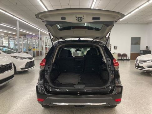 Used 2018 Nissan Rogue S FWD image 38
