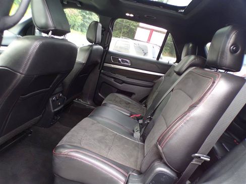 Used 2018 Ford Explorer XLT w/ Equipment Group 202A AWD/4WD image 27