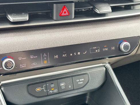 New 2026 Kia Carnival EX image 23