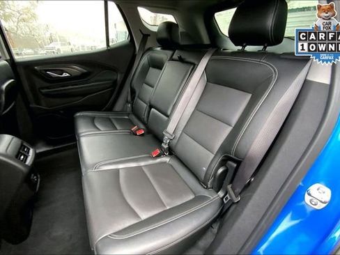 Used 2024 GMC Terrain SLT image 25