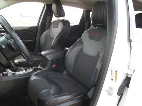 Used 2015 Jeep Cherokee Trailhawk w/ Comfort/Convenience Group image 15