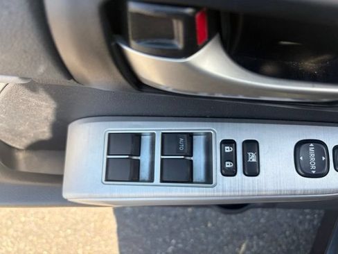 Used 2012 Toyota Camry SE w/ Leather Pkg FWD image 32