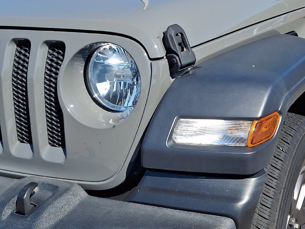 Used 2022 Jeep Wrangler Unlimited Sport AWD/4WD image 9