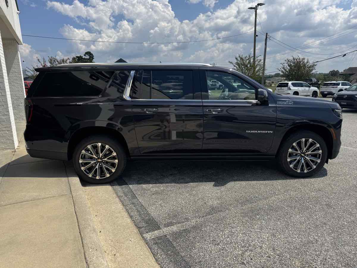 Used 2026 Chevrolet Suburban High Country RWD image 43