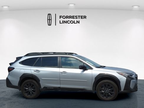 Used 2023 Subaru Outback Onyx Edition AWD/4WD image 2