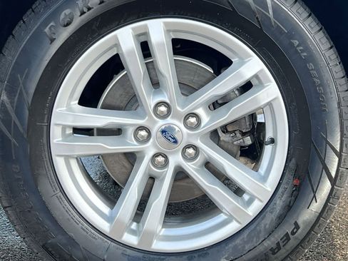 Used 2022 Ford Explorer XLT w/ Equipment Group 202A image 14