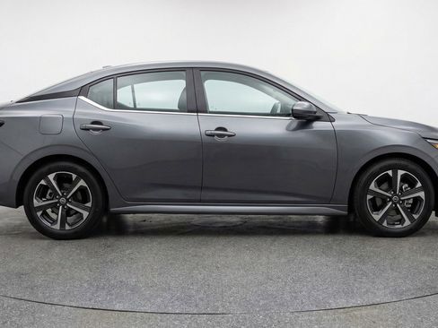Used 2025 Nissan Sentra SV image 11