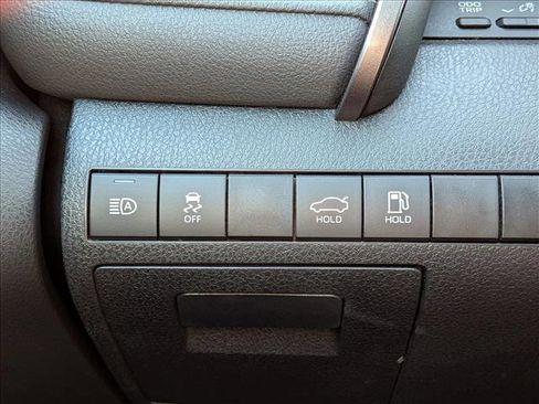 Used 2024 Toyota Camry SE image 12