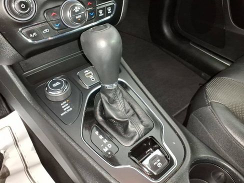 Used 2020 Jeep Cherokee Limited AWD/4WD image 20