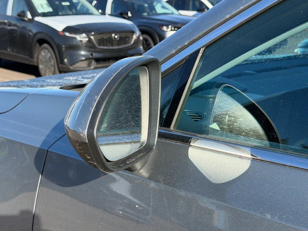 Used 2025 Buick Envision Avenir AWD/4WD image 12