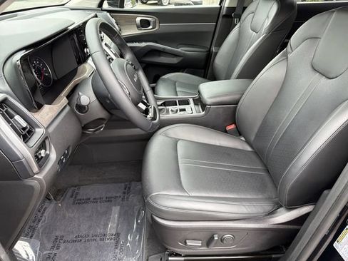Used 2023 Kia Sorento EX w/ Panoramic Sunroof Package FWD image 9