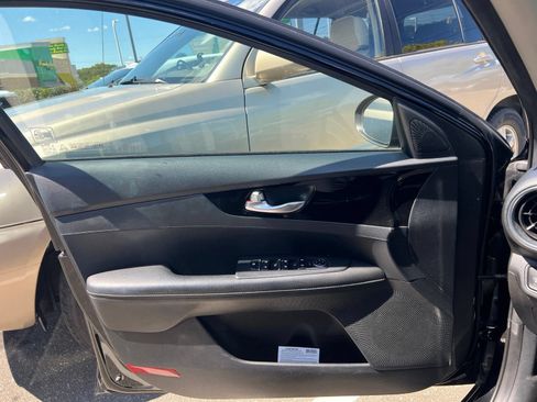 Used 2019 Kia Forte S w/ S Premium Package FWD image 16