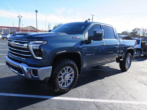 Used 2025 Chevrolet Silverado 2500 LTZ w/ LTZ Plus Package image 8