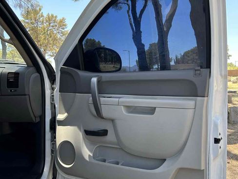Used 2012 Chevrolet Silverado 2500 W/T AWD/4WD image 23